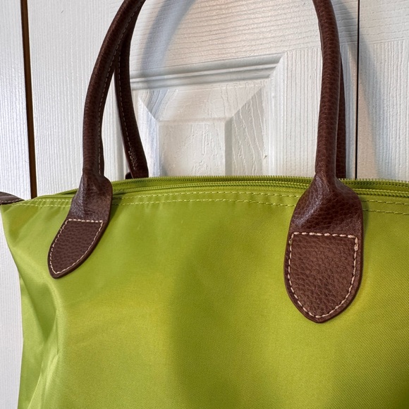 Stylish LimeGreen Nylon Tote Bag Brown Faux Leather Handles NWTS lightweight - Picture 3 of 10